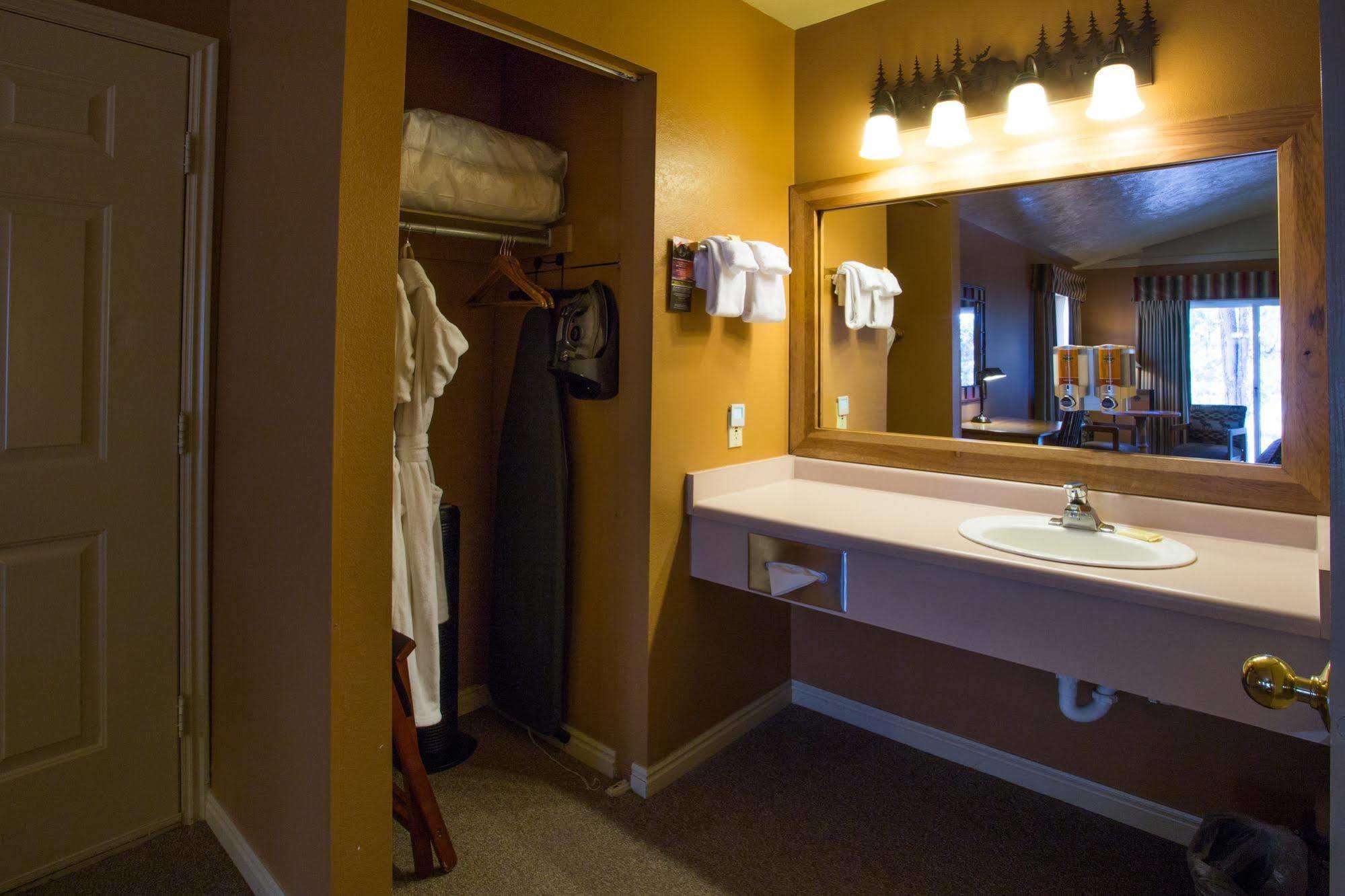 Headwaters Lodge & Cabins At Flagg Ranch Моран Екстериор снимка