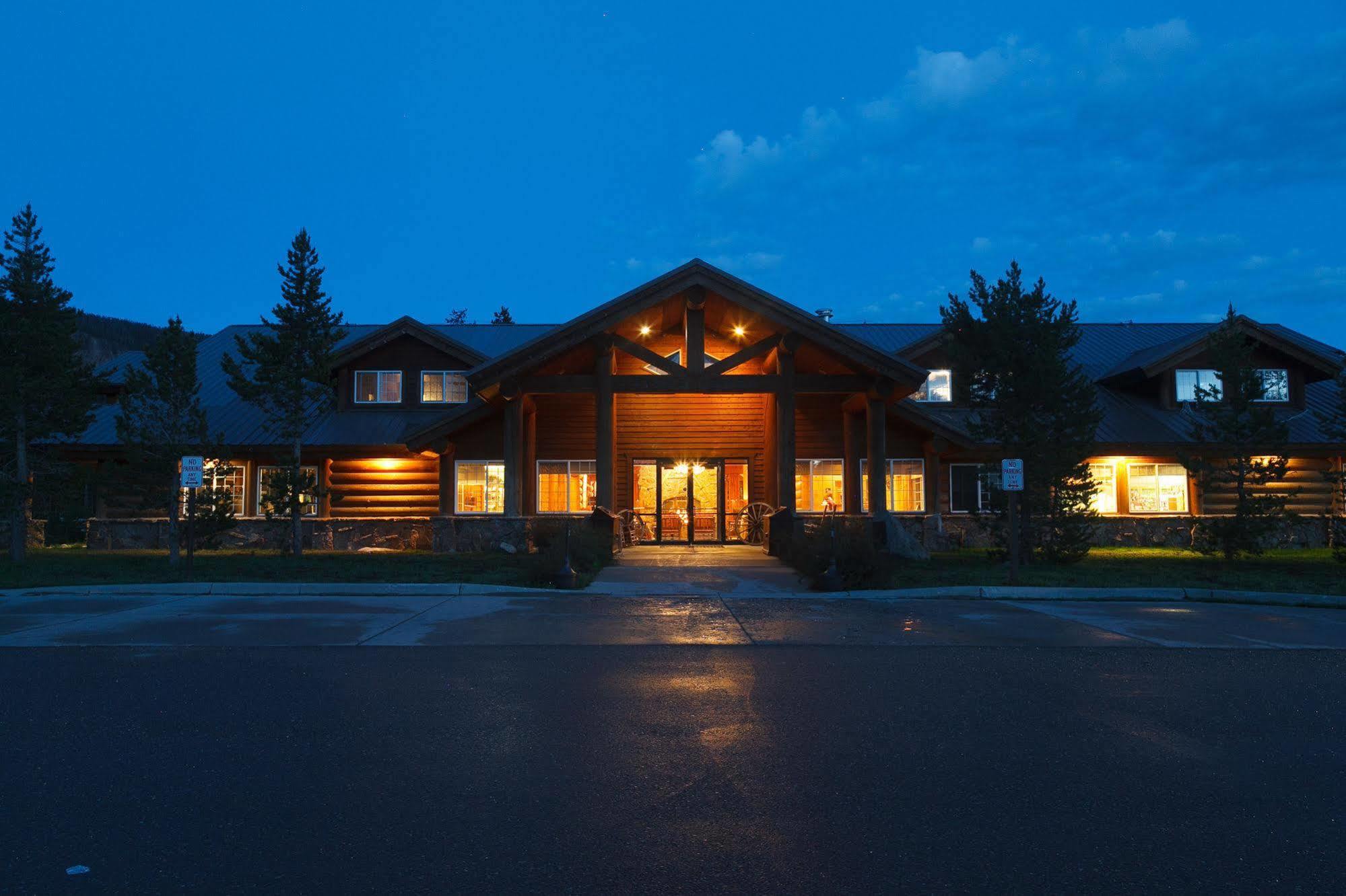 Headwaters Lodge & Cabins At Flagg Ranch Моран Екстериор снимка
