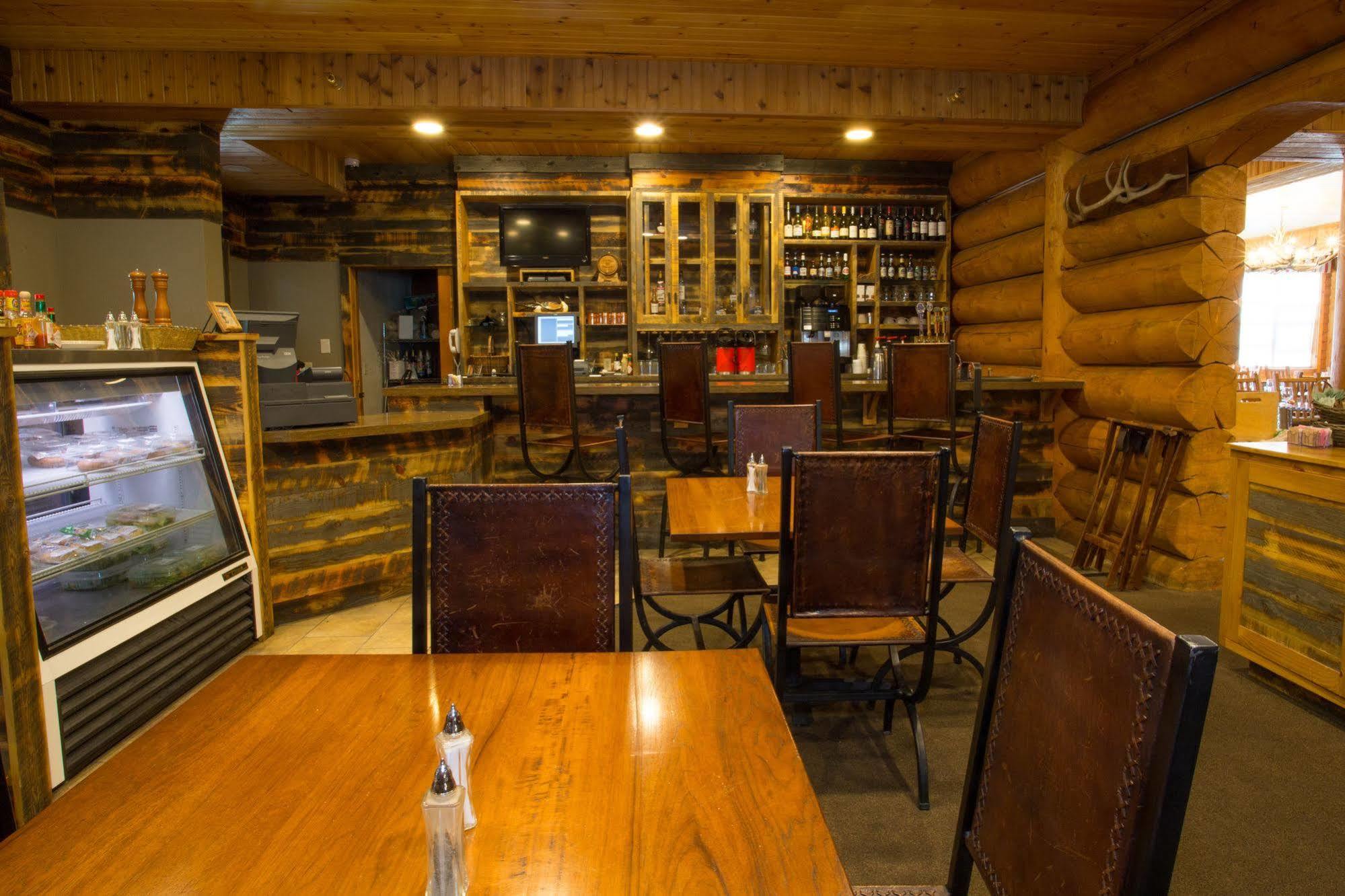 Headwaters Lodge & Cabins At Flagg Ranch Моран Екстериор снимка